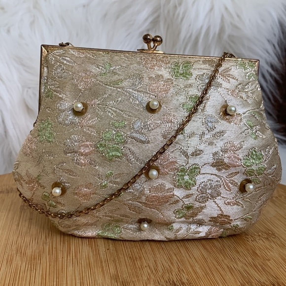 Vintage Handbags - Vintage Ivory Embroidered Beaded Small Kiss Lock Chain Strap Mini Evening Bag